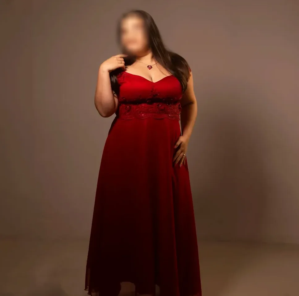 Emina, 32