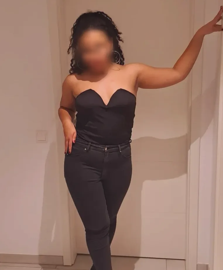Karin, 27