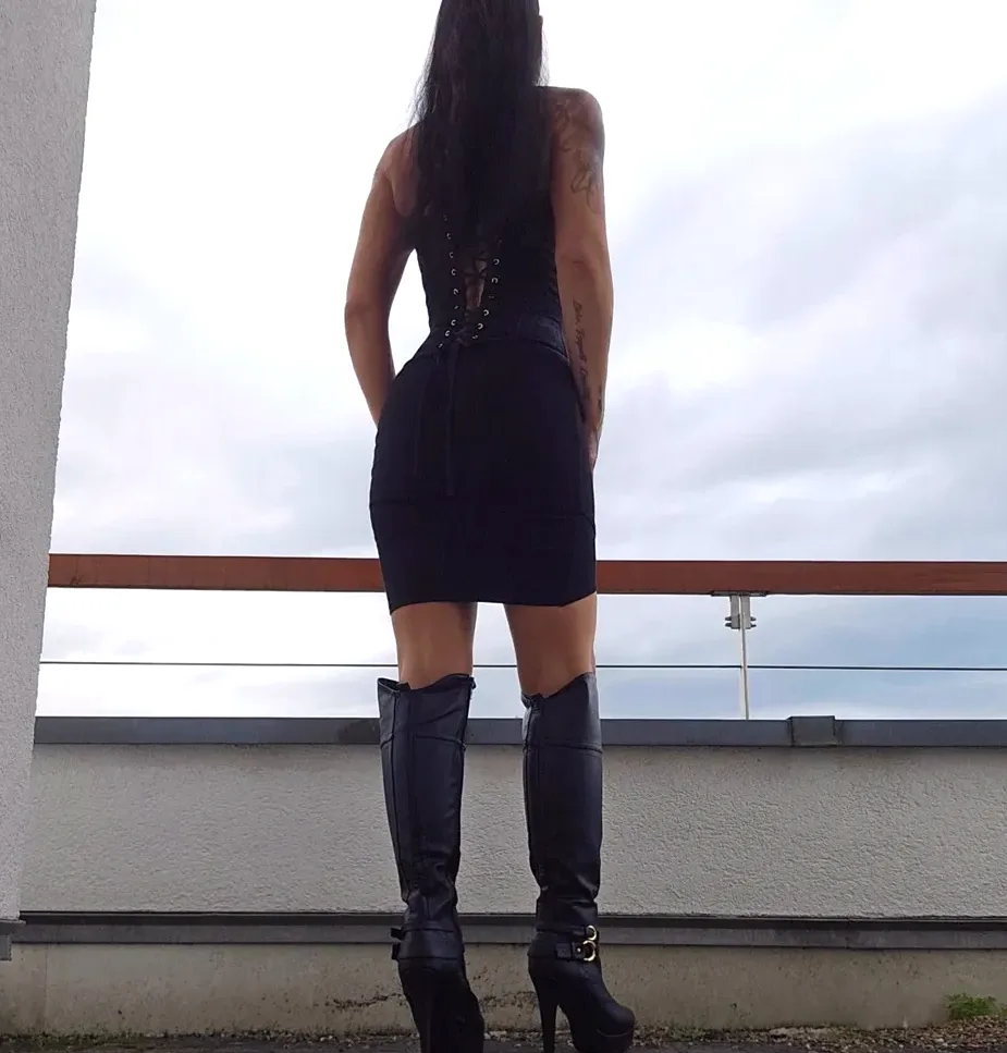 Nadine, 35