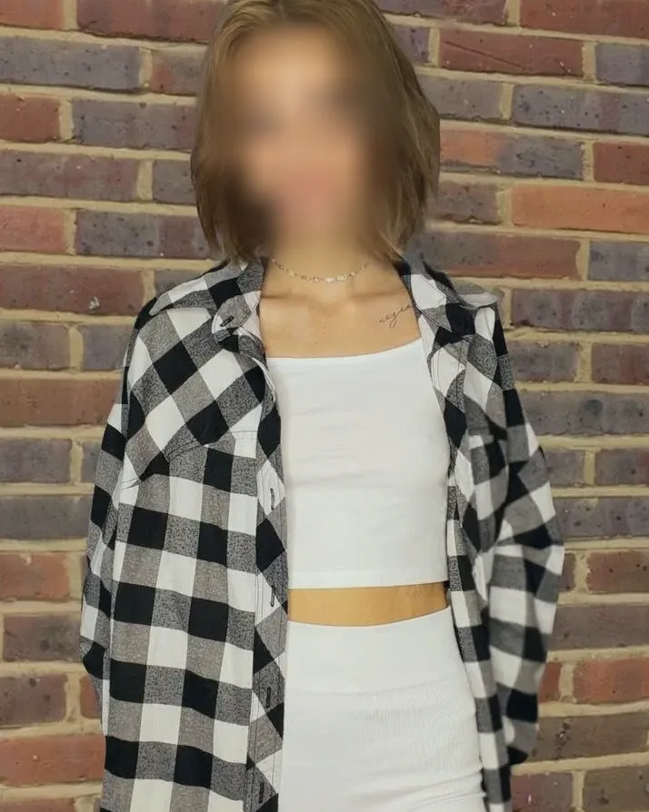 Nikolina, 28