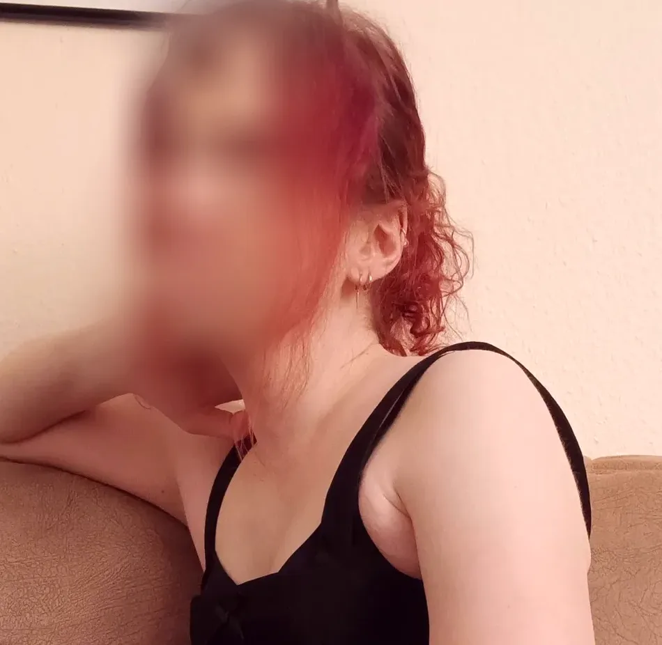 Nina, 37