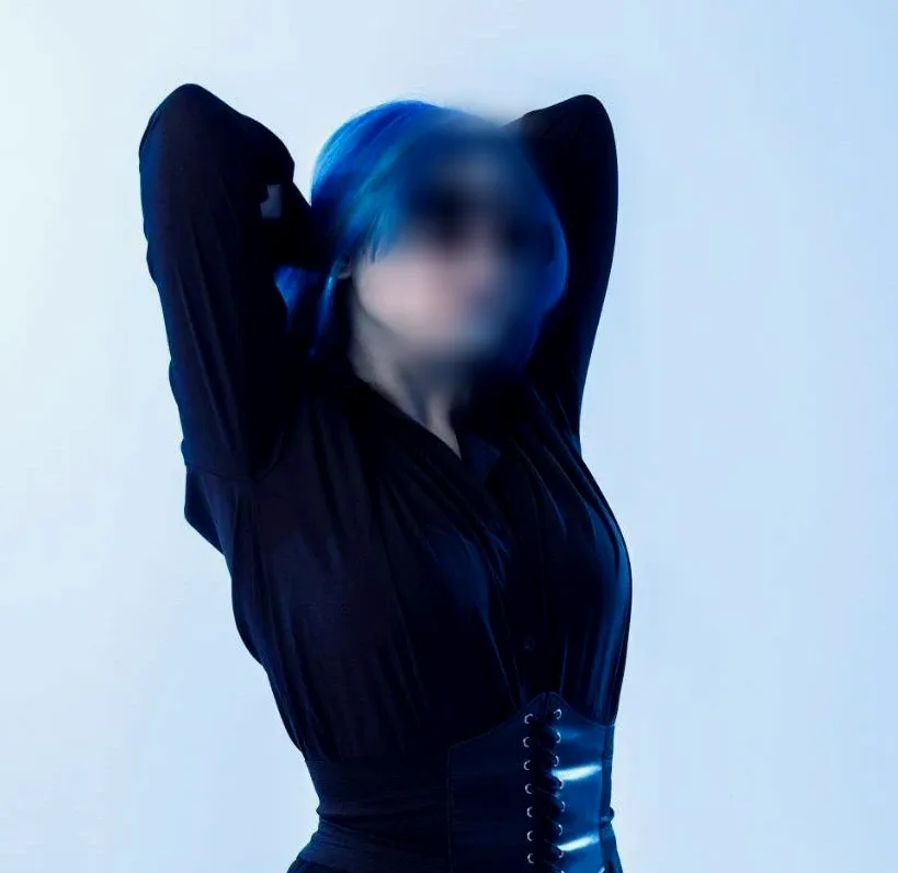 Rosa, 21